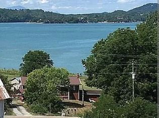 2715 Indian Creek Rd, Dandridge, TN 37725