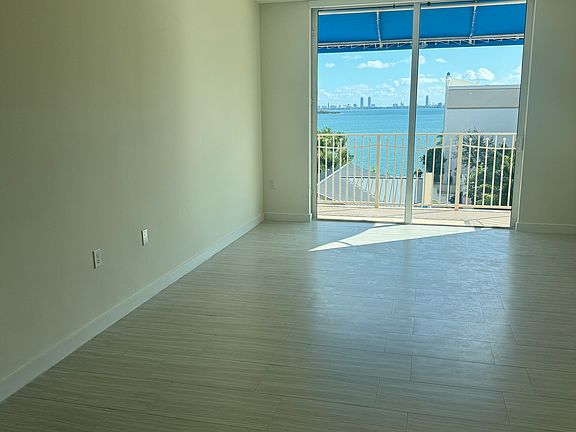 3rd image of 444 NE 39th St #526
