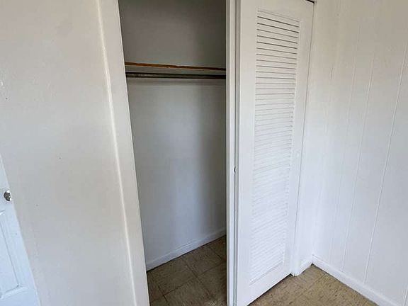 4th image of 965 W 36th St #11278626