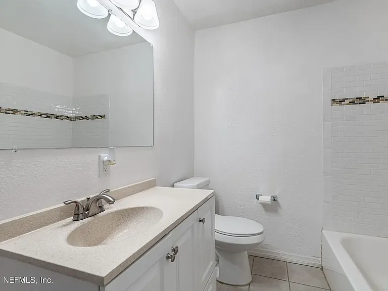 2223 Inwood Cir N — Photo 8