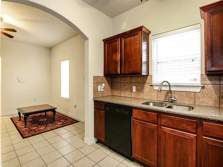 2915 Paige St — Photo 14