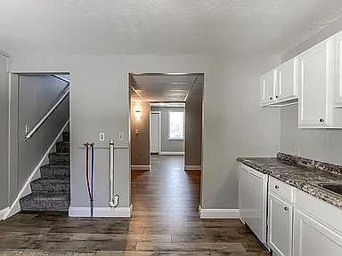 5th image of 102 Redwood Ave #2