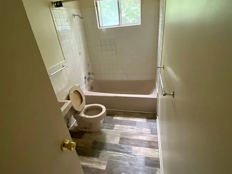 2103 Meadowvale Ct — Photo 9