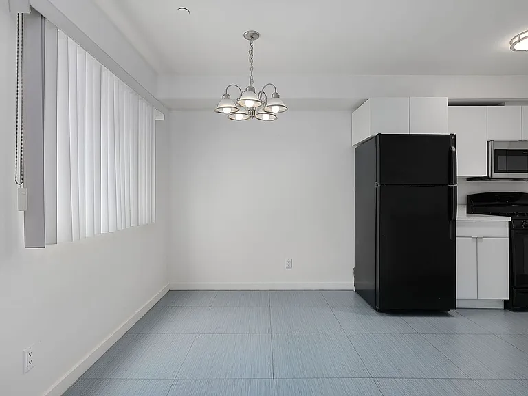 Corinth Apartments — Photo 3