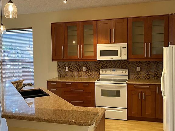 4th image of 629 Samantha Ln