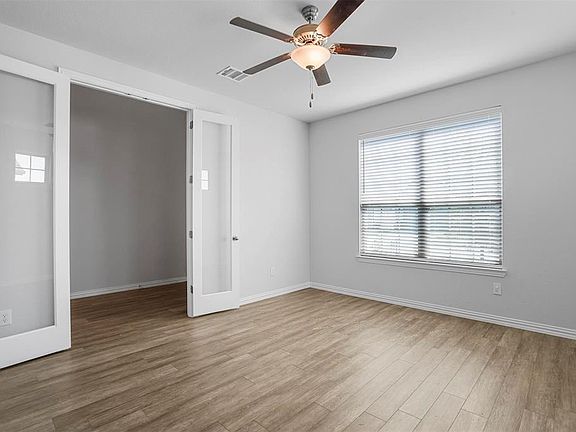 3rd image of 1005 Rosebay Dr