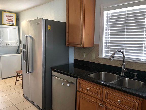 4th image of 511 E Shore Dr