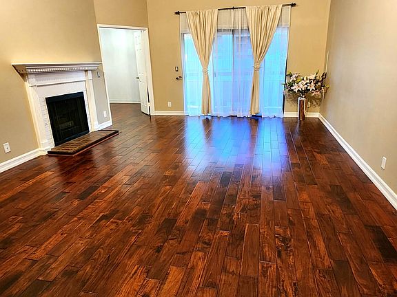 2nd image of 21650 Burbank Blvd Unit 321