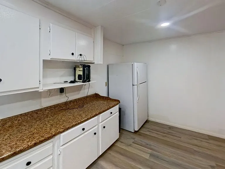 30100 Lakeview Ave — Photo 8