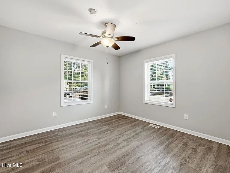 200 S Sylvan Dr — Photo 29