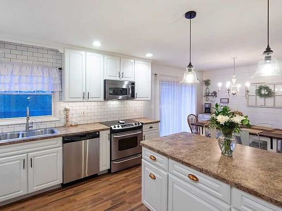4th image of 29 Greentree Dr S