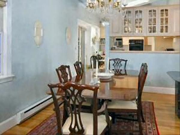 2nd image of 64 Pinckney St APT 2