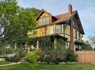 100 Lexington Pkwy N #1, Saint Paul, MN 55104
