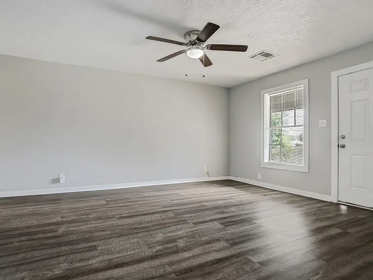 308 Bennett Dr — Photo 2