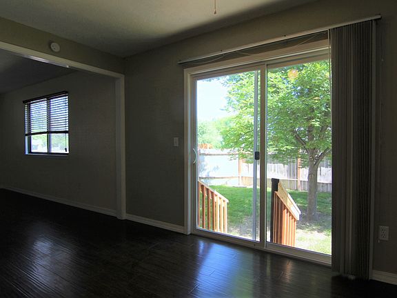 3rd image of 370 N Fanning Ave