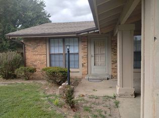 410 Williamsburg Dr, Shiloh, IL 62221