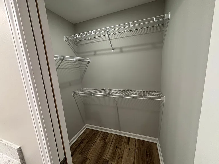 633 Clary St — Photo 10