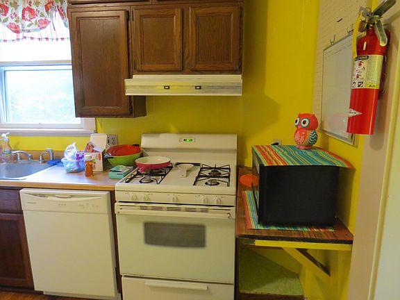 3rd image of 111 University Ave