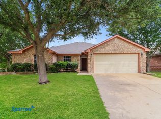 860 Adams Dr, Burleson, TX 76028
