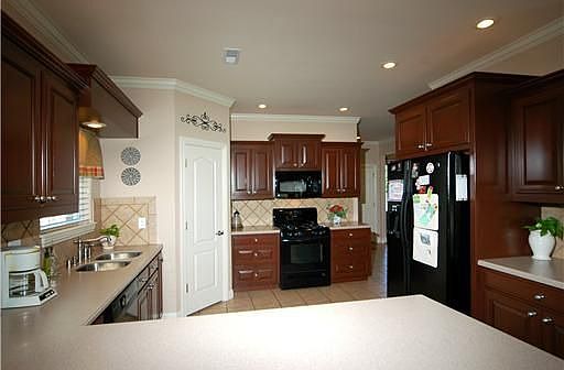 4th image of 2382 Marylane Dr