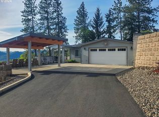 1784 NE Kennedy Loop Dr, Roseburg, OR 97470