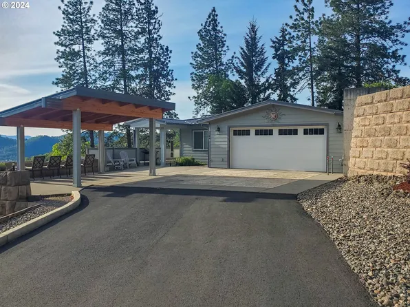 1784 NE Kennedy Loop Dr, Roseburg, OR 97470
