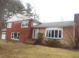 24 Pleasant View Rd, Poughkeepsie, NY 12603