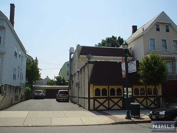 3rd image of 152 Kearny Ave