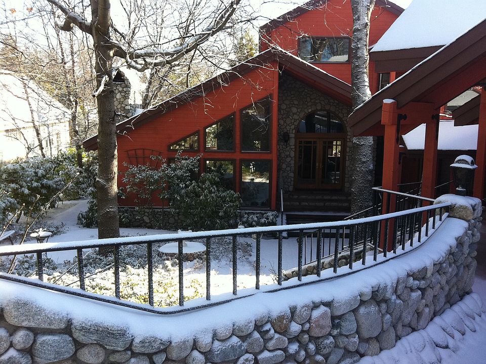 1st image of 975 Tyrol Ln