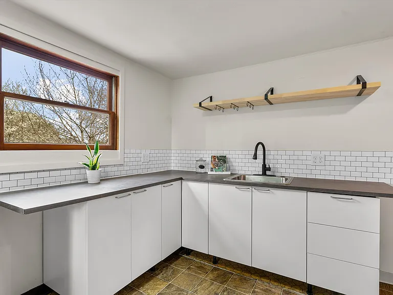7015 N Greeley Ave #B — Photo 2