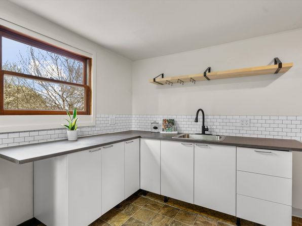 7015 N Greeley Ave #B