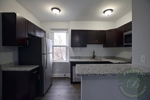 3rd image of 1608 W Sherwin Ave #301