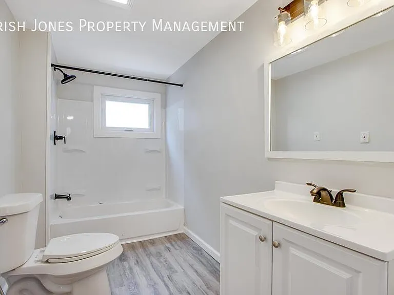 935 Niagara St #1 — Photo 8