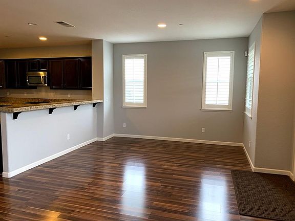 5th image of 2151 Parkhurst St