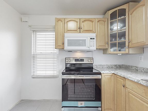 4th image of 100-18 203rd St #2