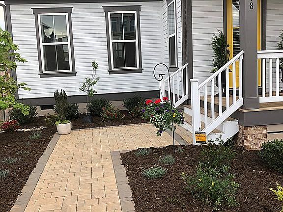 3rd image of 418 Luray Way