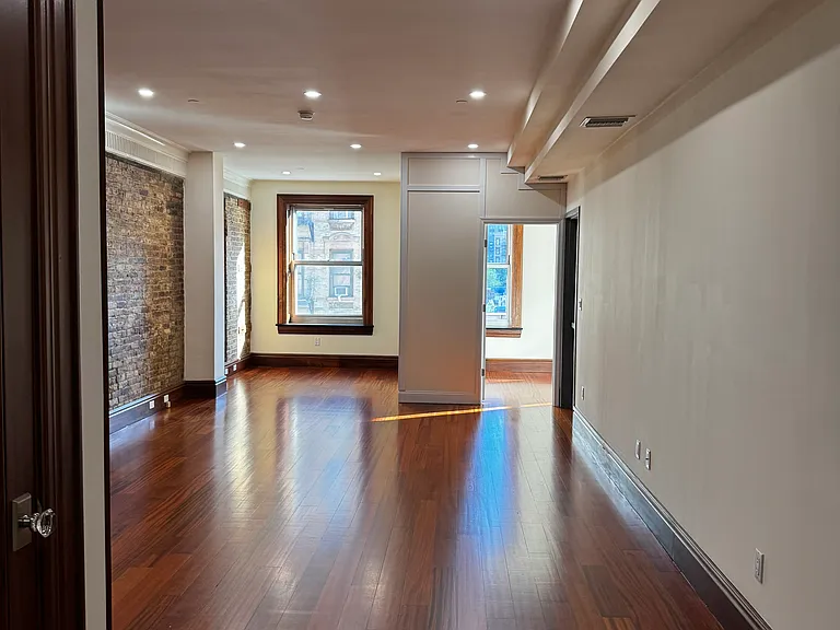 411 W 39th St #5 — Photo 2