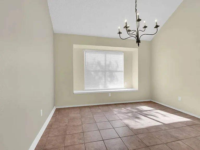 2609 Timberview Cir — Photo 6