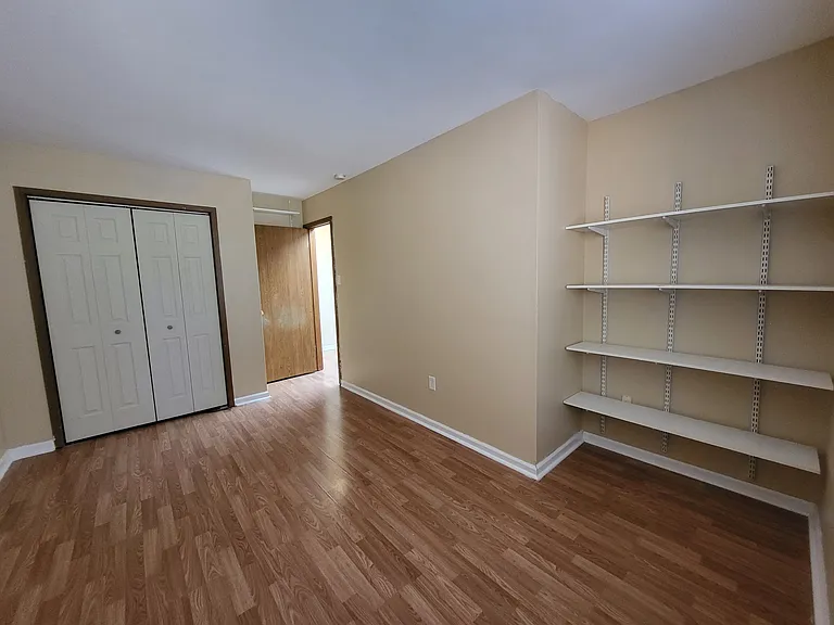 402 Tudor Ct — Photo 18
