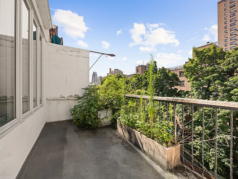 416 W 20th St #3 — Photo 4