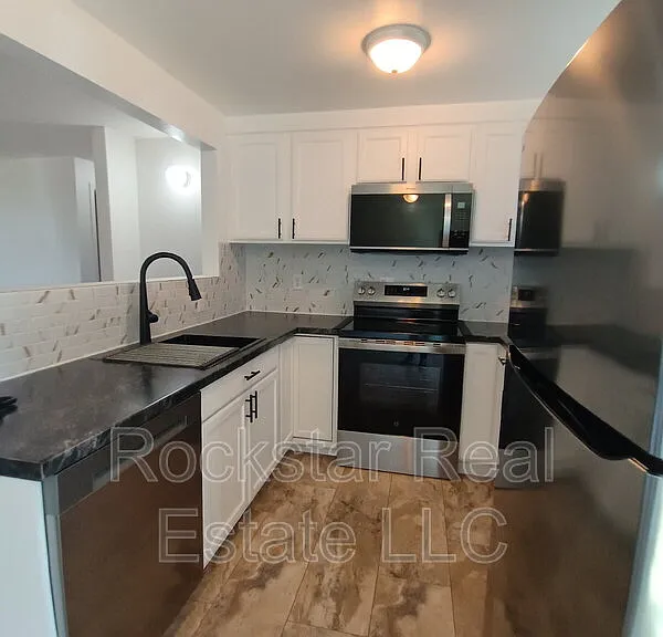 702 E Bridgeport Ave — Photo 7