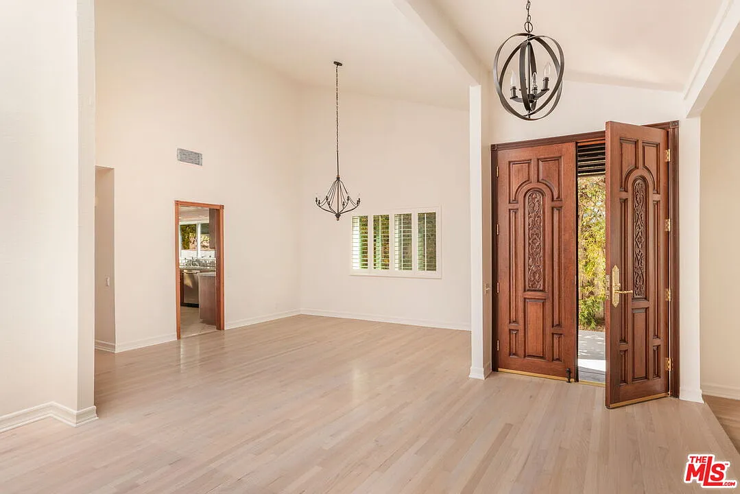3 bed, 2.5 bath, 2113 sqft, $8,500 — Photo 4