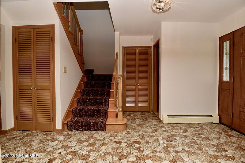 5th image of 19 Ledgewood Drive