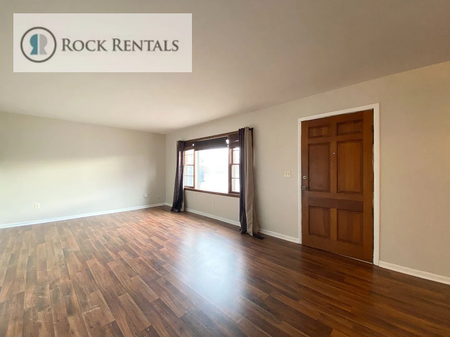 Beautiful Brick 3 Bed 1 Bath Ranch House — Photo 2
