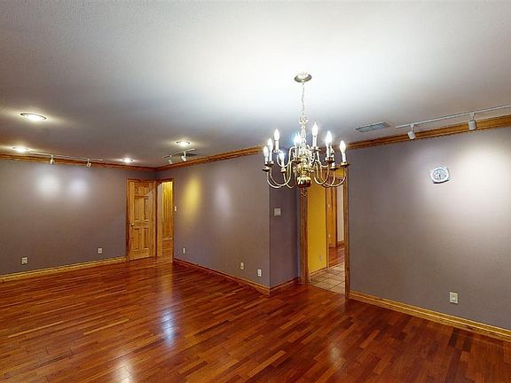 4th image of 2937 Brentwood Dr