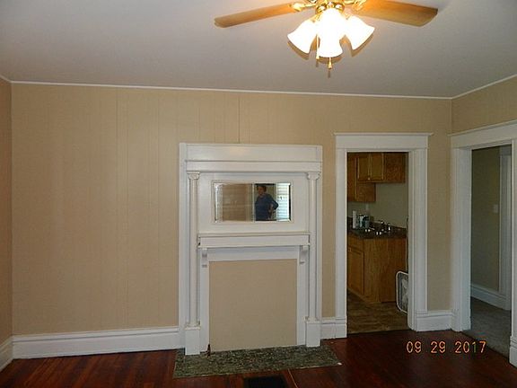 5th image of 1529 Summit St