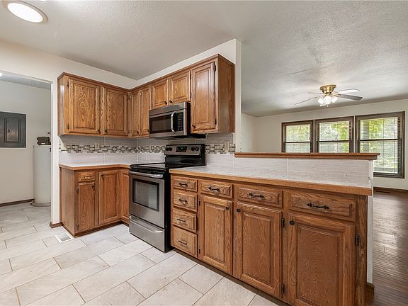 3rd image of 9 Chapel Ln
