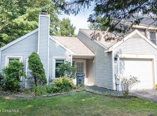 19 Generals Way, Halfmoon, NY 12065