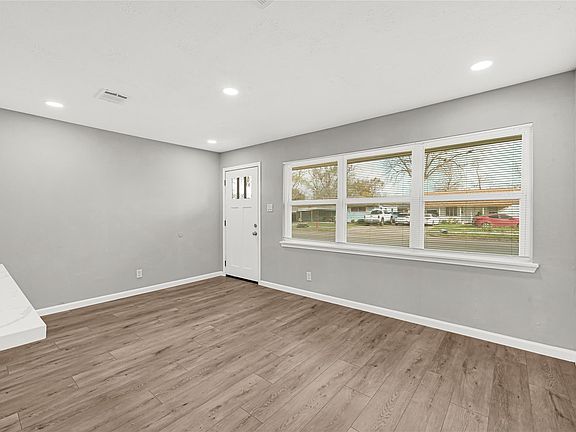 5th image of 1106 Pauline Ave