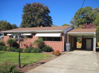 1128 S Woodleigh Cir, Reidsville, NC 27320